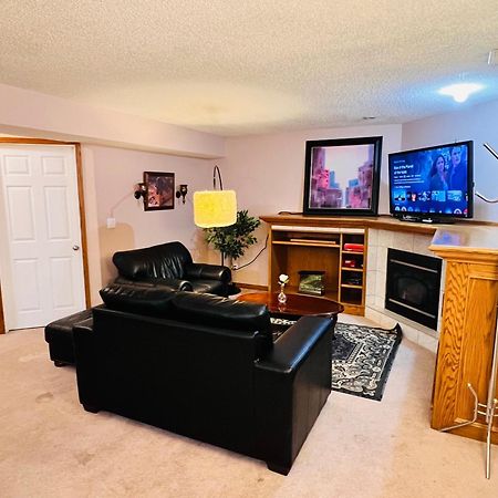 A Classic Homely Basement Suite! Chestermere Ngoại thất bức ảnh