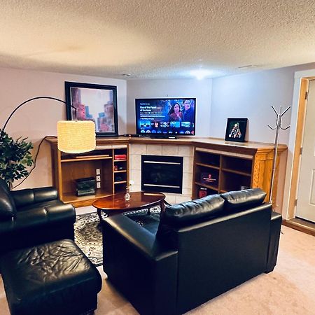 A Classic Homely Basement Suite! Chestermere Ngoại thất bức ảnh