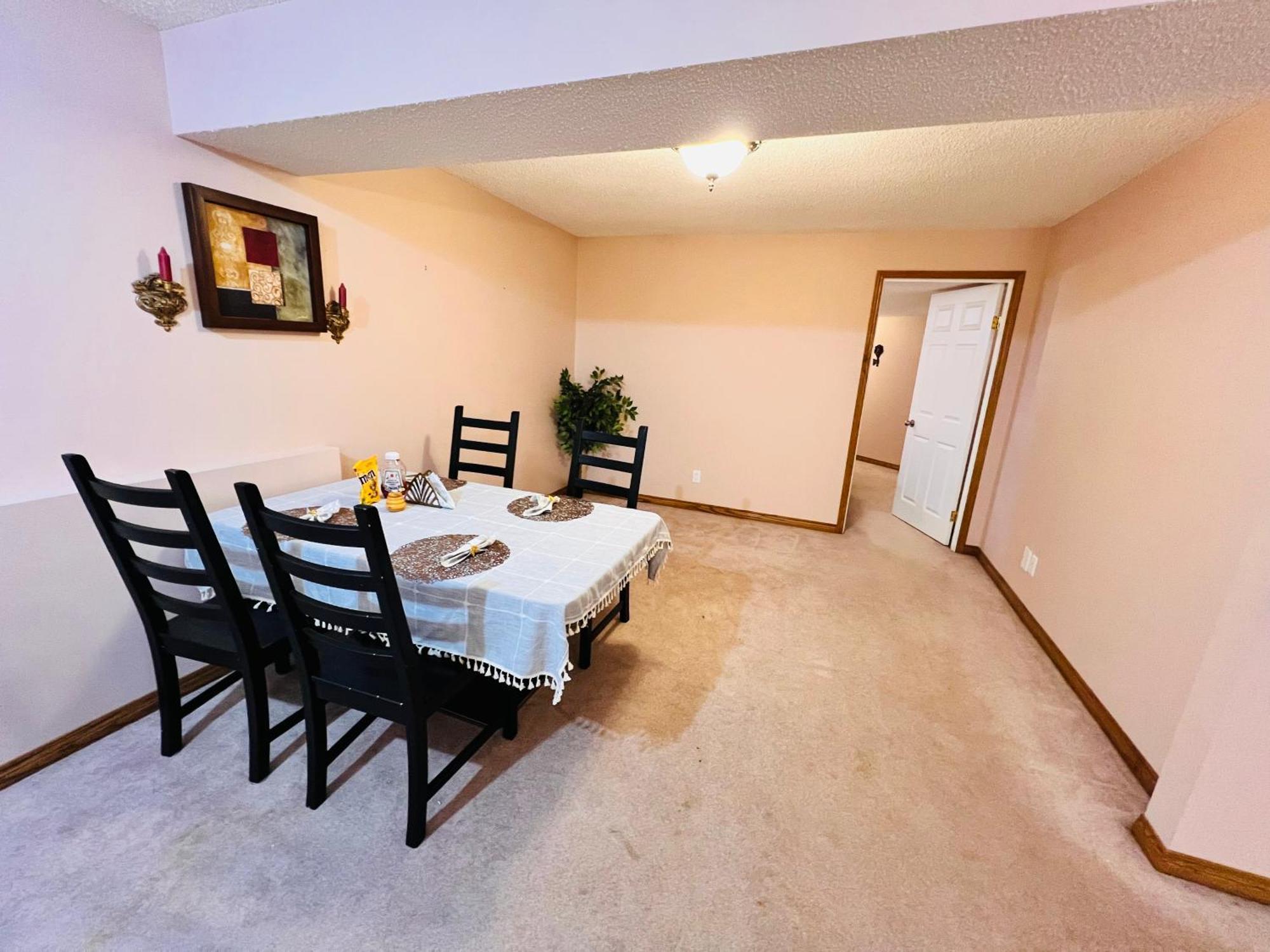 A Classic Homely Basement Suite! Chestermere Ngoại thất bức ảnh