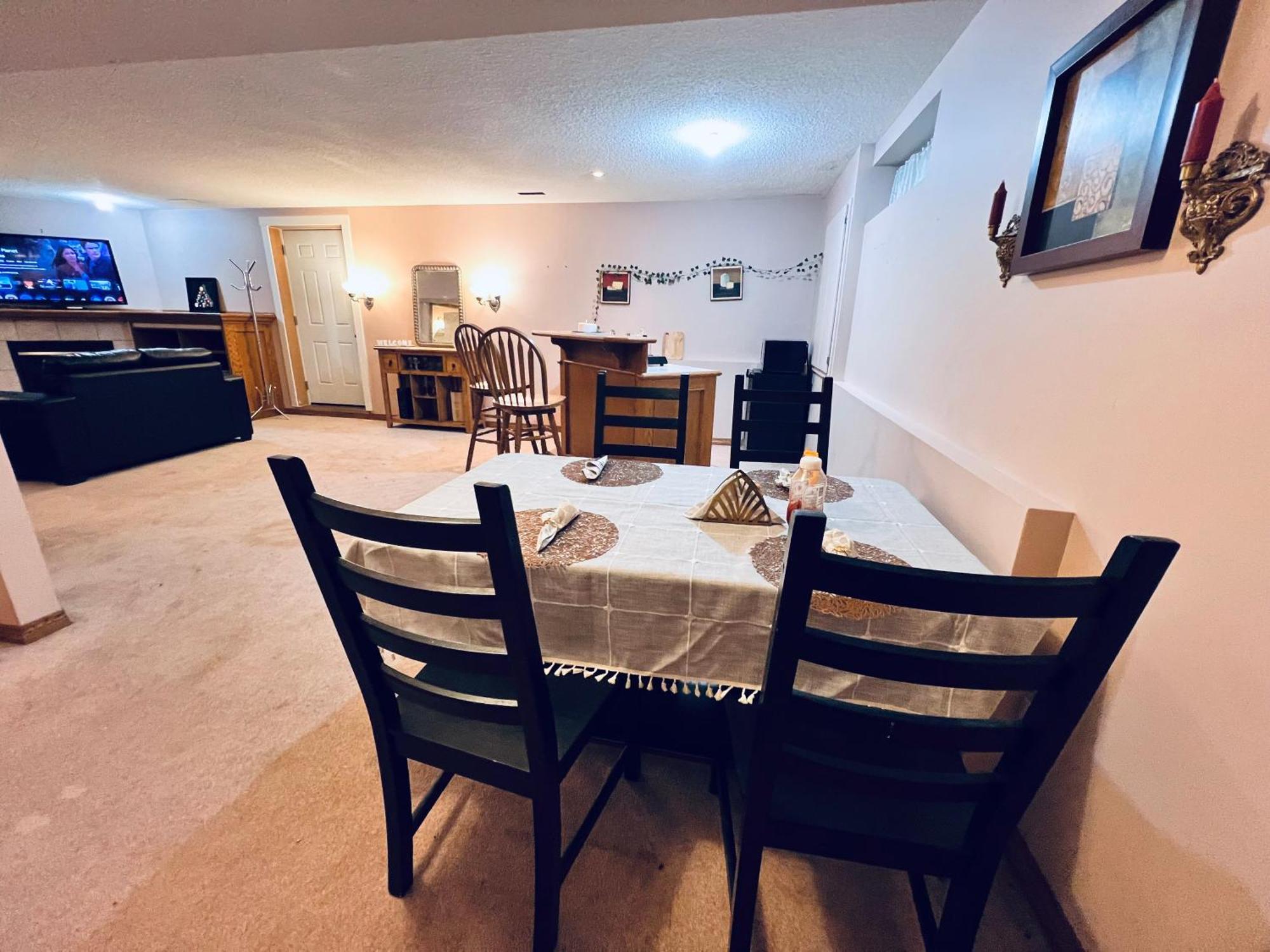 A Classic Homely Basement Suite! Chestermere Ngoại thất bức ảnh