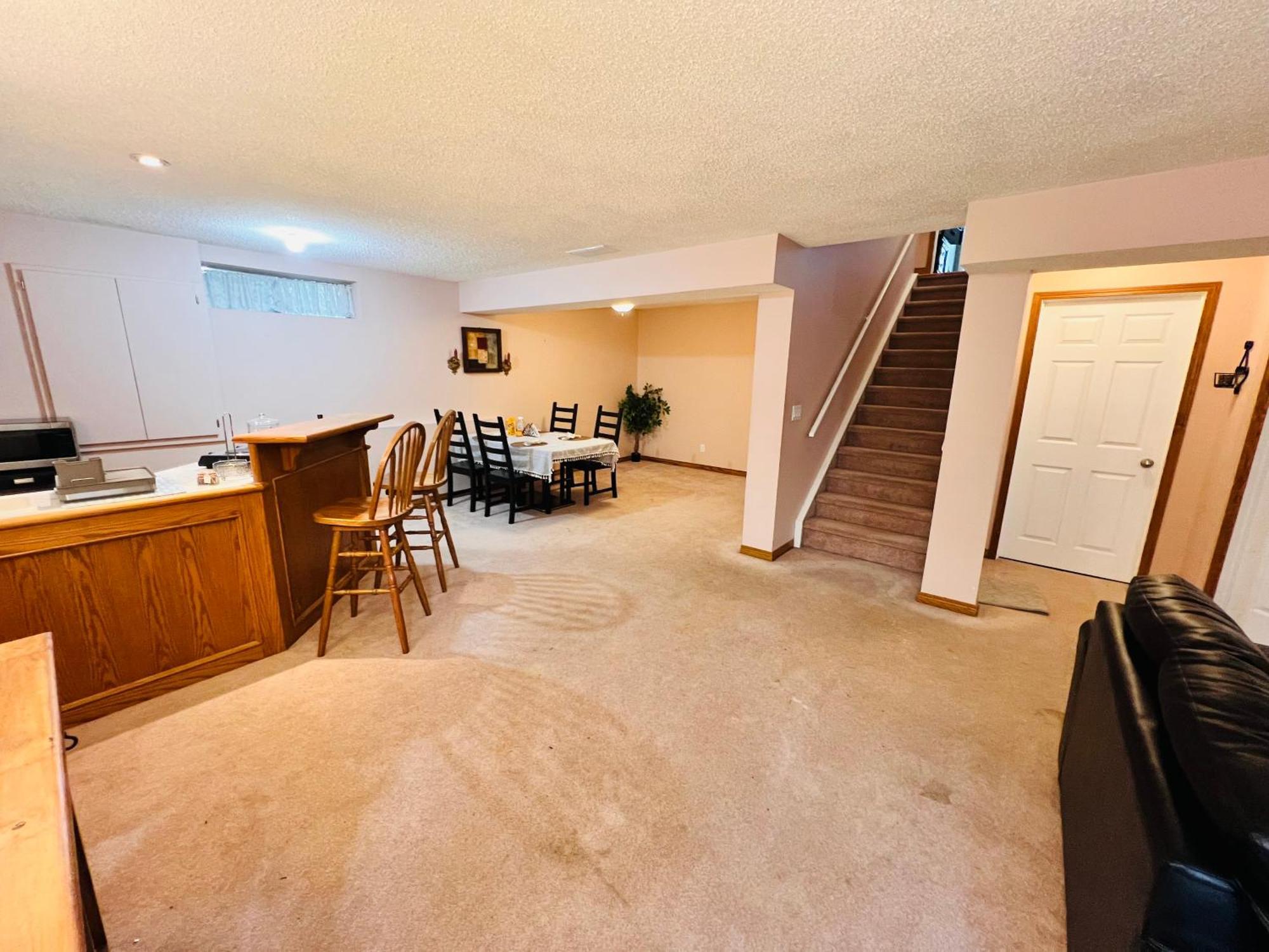 A Classic Homely Basement Suite! Chestermere Ngoại thất bức ảnh