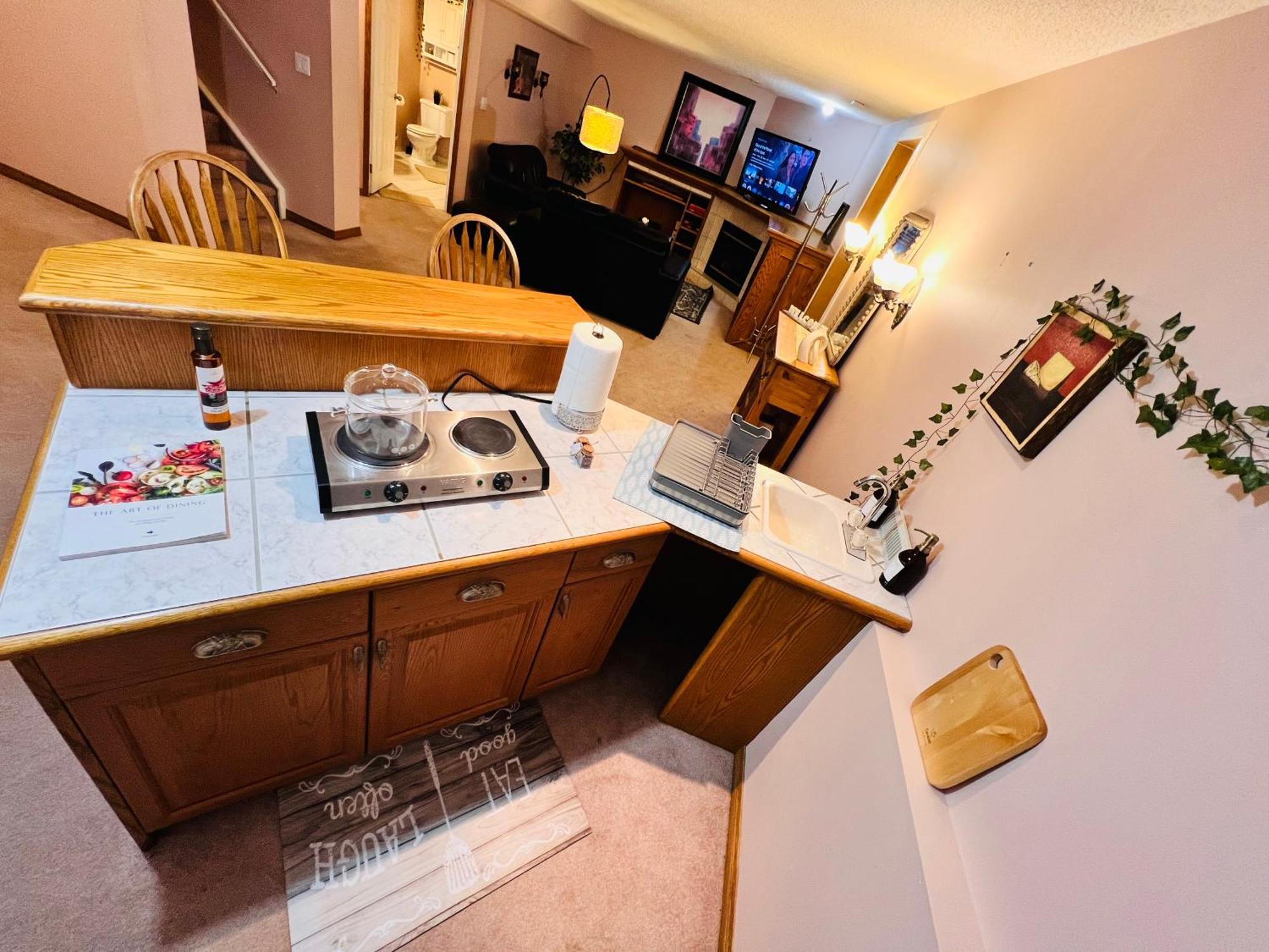 A Classic Homely Basement Suite! Chestermere Ngoại thất bức ảnh
